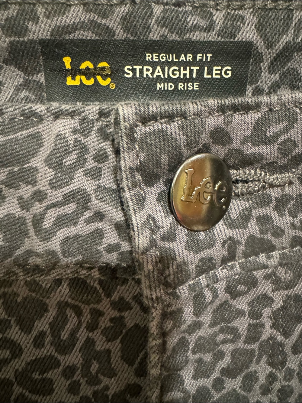 Lee Women’s Cheetah Print Jeans - Picture 4 of 5